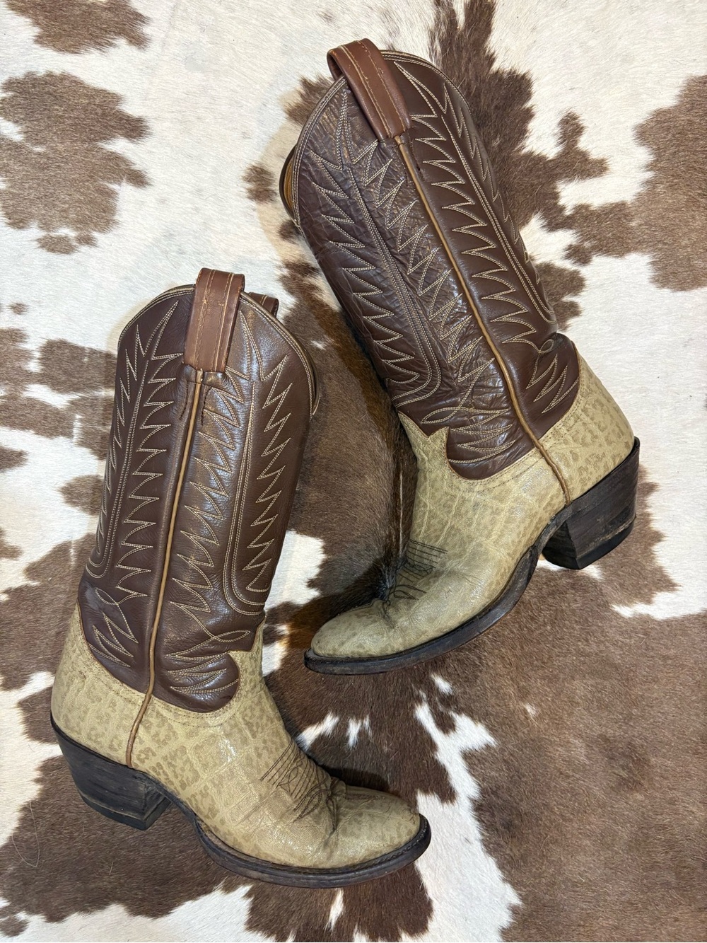 Vintage Black Label Tony Lama Two-Tone Brown and Tan  Western cowgirl boots 6